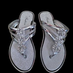 💠 Silver Women's Sandals Sz 7